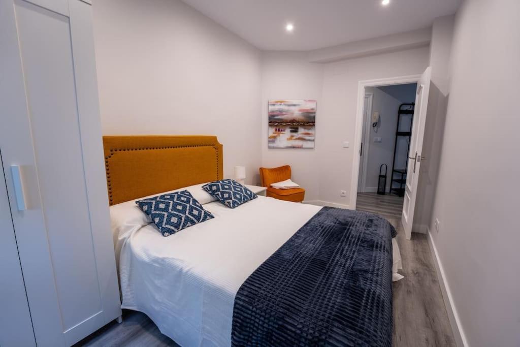 Valdecilla Center Apartment Сантандер Экстерьер фото