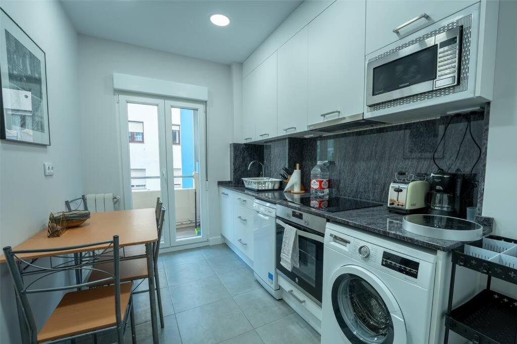 Valdecilla Center Apartment Сантандер Экстерьер фото