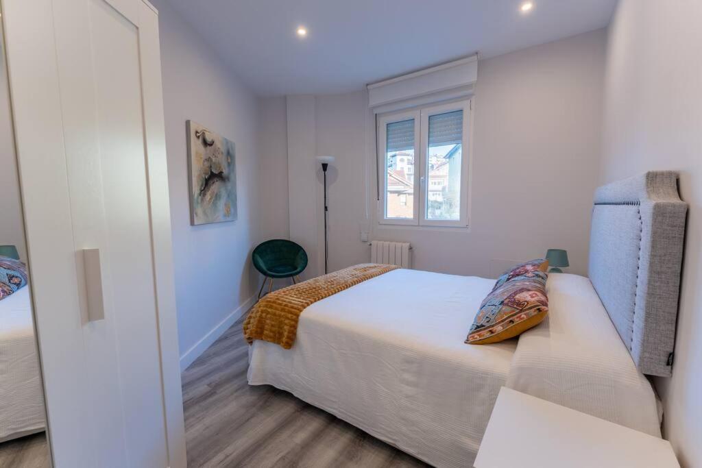 Valdecilla Center Apartment Сантандер Экстерьер фото
